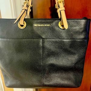 NWT Black leather Michael Kors shoulder purse